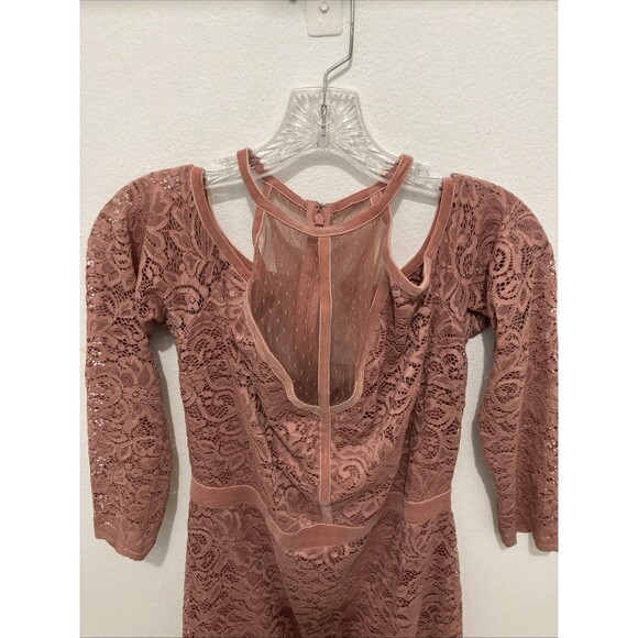 EXPRESS pink rose floral lace overlay velvet trim cold shoulder shift dress 10 - Picture 5 of 10
